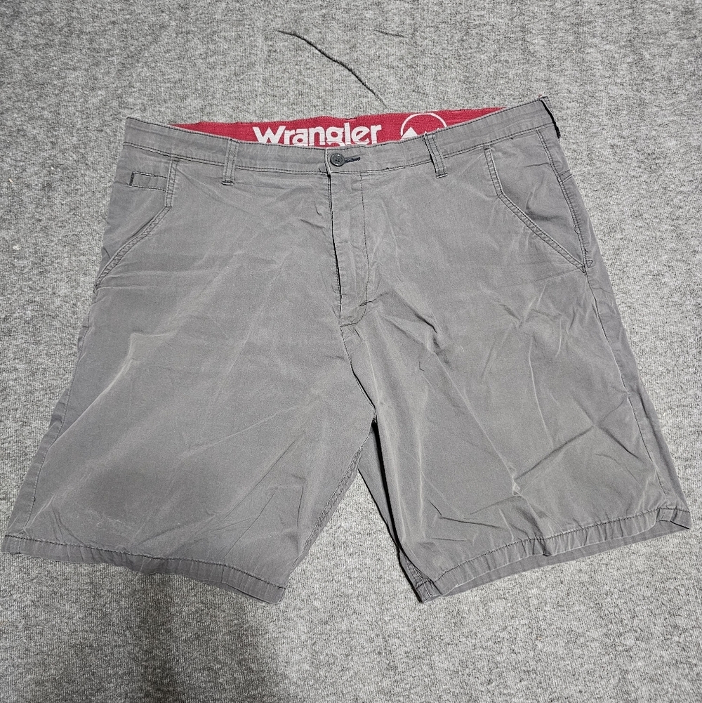 Wrangler Men's Gray Chino Shorts Size 42 | 74% Cotton Stretch